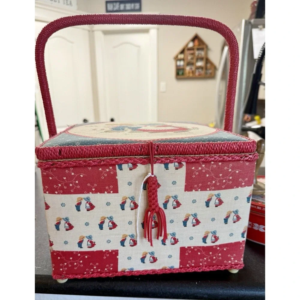 Vintage‎ Sewing Basket Filled w/ Notions Buttons Thread – Holly Hobbie Style